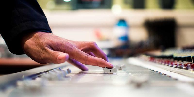 B2B电商数据分析指南：在Supplier Directory与Wholesale Marketplace中挖掘客户生命周期价值与采购频率